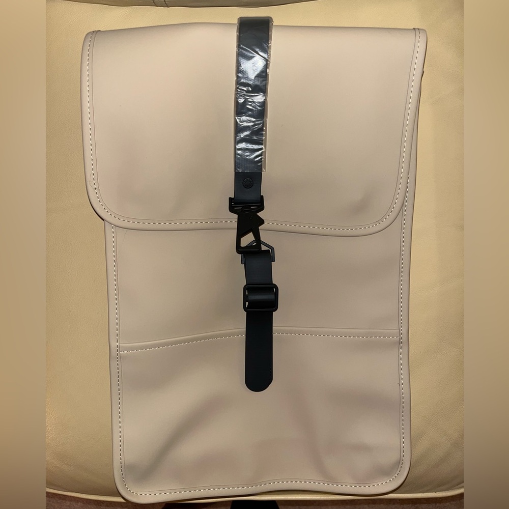 !!NEW!! Rains Waterproof Backpack Mini - Picture 4 of 10